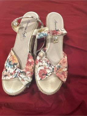 American Eagle Outfitters Floral Bow Wedge Sandals - Coral, Peach & Blue